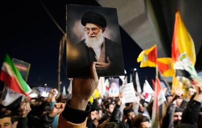  تظاهرات در بغداد پس از اعلام شهادت آیت‌الله خامنه‌ای