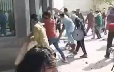  تظاهرات علیه حمله آمریکا به ایران در کراچی پاکستان؛ یورش معترضان به سرکنسولگری آمریکا