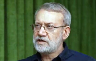  امام خامنه‌ای شخصیتی آب دیده و مسلط به شرایط داخلی و خارجی بودند برای همین تمرکز دشمنان بر ایشان بود