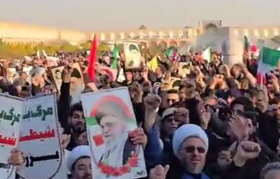  همزمانی شلیک موشک با نوای مرگ بر آمریکای مردم اصفهان