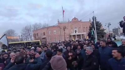  عزاداری مردم ارومیه در پی اعلام خبر کشته شدن رهبر ایران