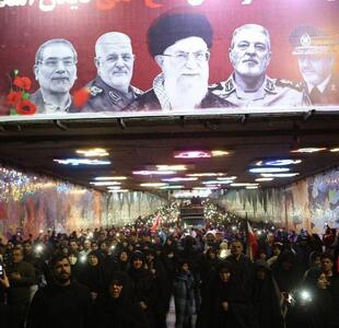  عکس | تجمع امشب مردم داغدار کرج در خیابان‌ها