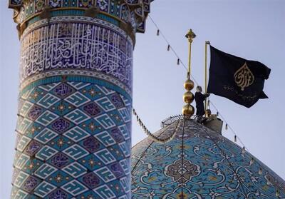  پرچم عزا بر فراز گنبد شاهچراغ (ع)/ حرم مطهر غرق در ماتم شهادت رهبر - تسنیم