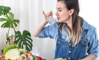  متخصص توضیح می‌دهد چگونه ۵ الکترولیت ضروری را از غذاهای طبیعی دریافت کنید