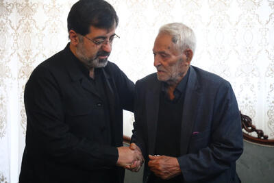  تصاویری از دیدار استاندار قم با خانواده شهید امیر سید عبدالرحیم موسوی