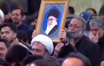 غوغا در حرم امام رضا (ع) وقتی حاج محمود کریمی در پایان مناجات برای سلامتی رهبرانقلاب دعا کرد...