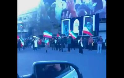  حضور مردم در میدان انقلاب تهران ساعتی پس از بمباران آمریکایی- صهیونیستی