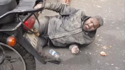  غیرت جوان لر با وجود برخورد ترکش موشک و پاسخ به تلفن مادر: داعا هیچی نیست (مادر طوری نشده)