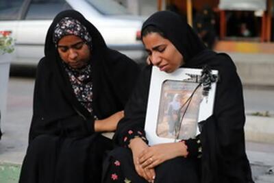  تصاویری از مراسم تشییع پیکر پاک دانش‌آموزان میناب