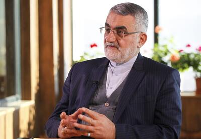  بروجردی، عضو کمیسیون امنیت ملی: در جنگ تحمیلی جدید موشک‌هایی را در اختیار داریم که هنوز آزمایش نکرده‌ایم/ پایگاه‌های هدف قرار گرفته شده، خاک آمریکا است؛ سیاست ما در مقابل همسایگان دوستانه است/ ما نه ونزوئلا هستیم، نه هیچ کشور دیگری؛ با اقتدار در مقابل آمریکا خواهیم ایستاد