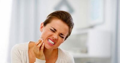  دلیل درد دندان‌ هنگام خوردن خوراکی‌های سرد یا گرم چیست؟