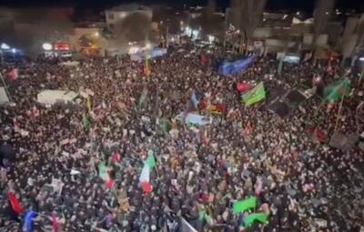  جمعیت عظیم عزادار و منتقم مقابل مصلی اردبیل/ طنین انداز شدن شعار مرگ بر آمریکا