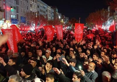  نسیم‌شهر در سوگ رهبر؛ عزاداری پرشور مردم در دومین شب فراق فیلم - تسنیم