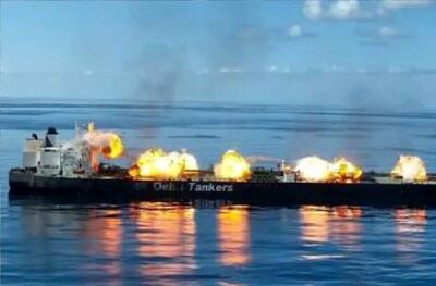  یک کشتی کانتینری در تنگه هرمز هدف قرار گرفت