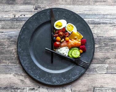  چگونه در ماه رمضان دچار اضافه‌وزن نشویم؟ / راهکار‌های طلایی برای داشتن تناسب اندام