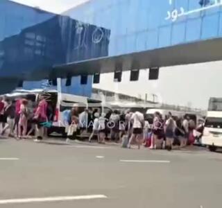  فرار ده‌ها نظامی آمریکایی به همراه خانواده‌هایشان از بحرین به عربستان سعودی از ترس موشک‌های ایران + فیلم