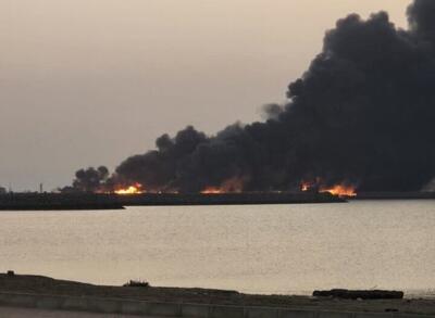  حمله به اسکله صیادی در جاسک/ ۱۰۰ لنج بر اثر آتش آسیب جدی دیده است