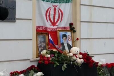  ویدئو| صف طولانی شهروندان روسیه مقابل سفارت ایران در مسکو برای ابراز همدردی با شهادت رهبر انقلاب