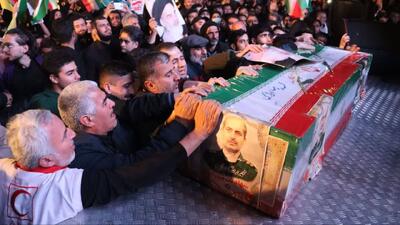  پیکر شهید پاسدار «محمدرضا ابراهیمی» بر دستان مردم سمنان تشییع شد