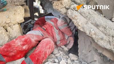  روایت امدادگرهلال احمر از لحظات نفس‌گیر نجات 4 نفر از ساختمان فروریخته