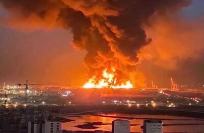  انفجار شدید و برخاستن دود از پایگاه آمریکا در بحرین پس‌از اصابت ۲ موشک بالستیک