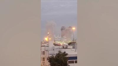  ببینید / انفجار شدید و برخاستن دود از پایگاه آمریکا در بحرین پس‌از اصابت ۲ موشک بالستیک