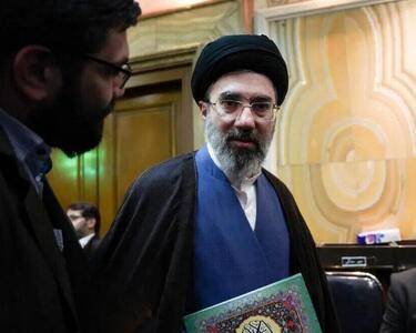  4 عکس از مجتبی خامنه ای فرزند رهبر شهید در مکانی که حیرت می کنید