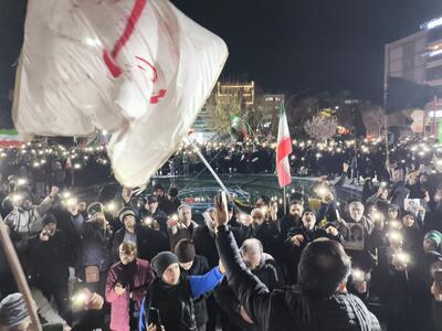  تجمع مردمی و برپایی مراسم سوگواری رهبر شهید انقلاب در خانه اصفهان +فیلم