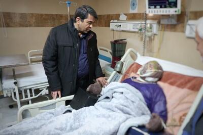  عیادت استاندار کرمان از مجروحین حمله به پایگاه هوانیروز کرمان