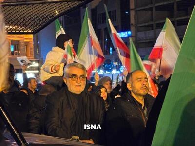  عکس: حضور علاءالدین بروجردی در تجمع مردمی