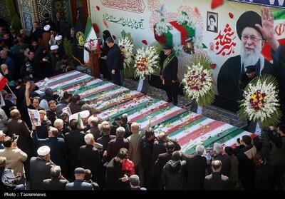  بدرقه پیکر 13 شهید تا بهشت؛اشک و فریاد مردم قم برای انتقام عکس - تسنیم