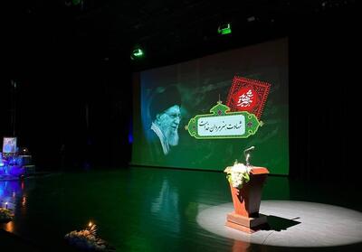  شعرخوانی شاعران برجسته در شب شعر و موسیقی  رهبر شهید  - تسنیم