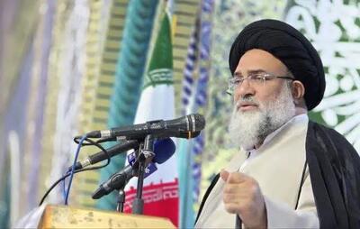  امام جمعه یاسوج: خون رهبر شهید و سایر شهدا ریشه‌های اسلام و انقلاب را آبیاری می‌کند