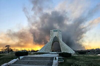  لحظه بمباران پایگاه مقداد در میدان آزادی تهران
