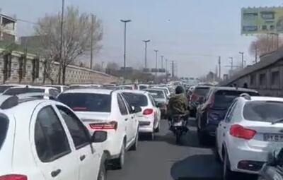  ترافیک سنگین در خیابان‌های منتهی به مصلی تهران برای حضور باشکوه مردم در نمازجمعه