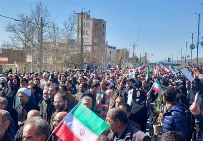  راهپیمایی نمازگزاران ملایری در محکومیت جنایات دشمنان تصویر - تسنیم