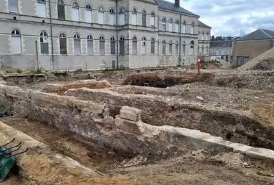  کشف قبرستان تاریخی و الواح نفرین در زیر یک بیمارستان