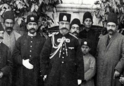  عکس هایی از ناصرالدین شاه ؛ از پلوخوری در کاخ گلستان تا هندوانه‌ خوری در سرخه‌حصار