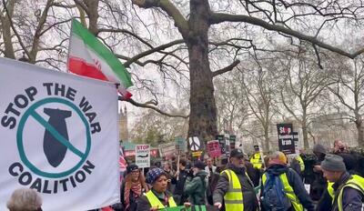  تجمع مخالفان جنگ با ایران مقابل سفارت آمریکا در لندن + فیلم