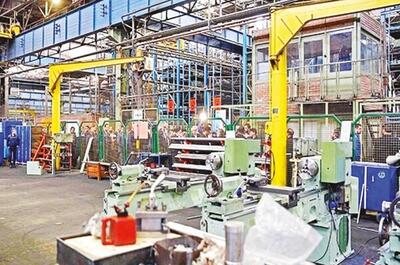  چرخ تولید زیر سایه جنگ