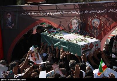  تشییع پیکر شهید ارجمندنژاد با حضور پرشور مردم انقلابی دزفول فیلم - تسنیم