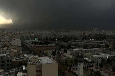  تصاویر ترسناک از آسمان تیره و تاریک تهران صبح امروز یکشنبه 18 اسفند 1404