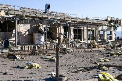  آثار حمله هوایی به مجتمع بین راهی در زنجان