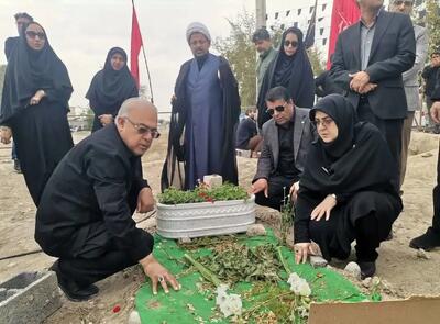  ادای احترام مهاجرانی به شهدای مدرسه شجره طیبه میناب