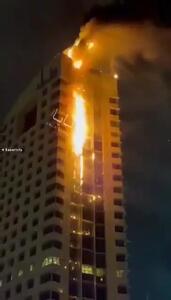 آتش‌سوزی برج محل سکونت سربازان آمریکایی در کویت پس از اصابت پهپادهای ایرانی + فیلم