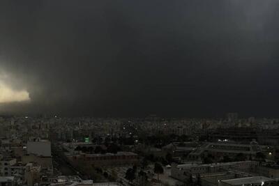  هواشناسی: تاریکی فعلی آسمان تهران طبیعی نبوده و ناشی از ترکیب دود و ابر است/ رفع شرایط فعلی مستلزم اطفای حریق در مناطق مورد هدف قرار گرفته است
