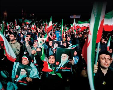  خیابان با ما میدان با نیرو‌های مسلح