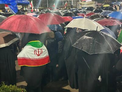  رشت در زیر باران هم ایستاد / قرار هفتم مردم در میدان ذهاب شهرداری+فیلم