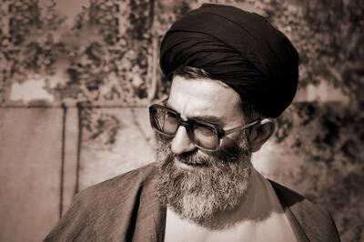  شعر افشین علا برای امام شهید امت با عنوان «شناسنامه‌ی ایران»؛ از من مپرس نام مرا هم شهرت و نشان مرا  نام من است و نشان من سید علی خامنه‌ای