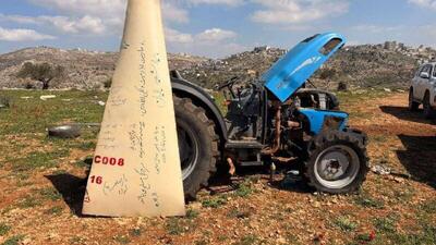  تصویری از بقایای ترکش موشک انتقامی ایران در اسرائیل